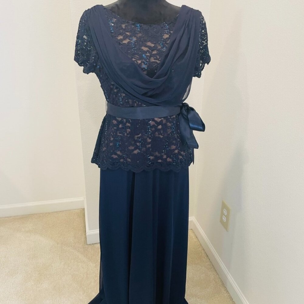 Long evening dress with sequin in blue